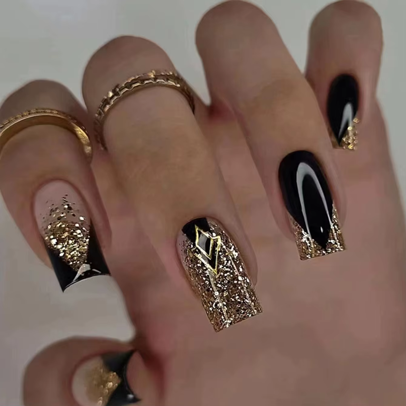 24 pièces d'ongles français courts avec 1 gelée et 1 lime à ongles 24 pièces d'ongles français court