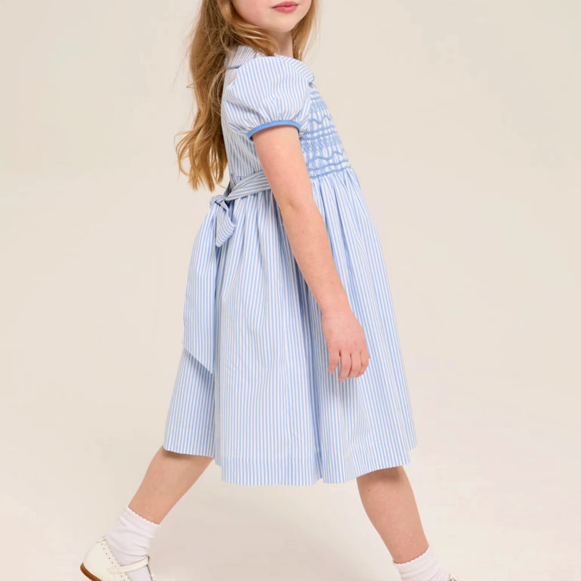 Robe à rayures bleues et blanches pour filles, col Peter Pan smocké à la main, manches courtes, vête