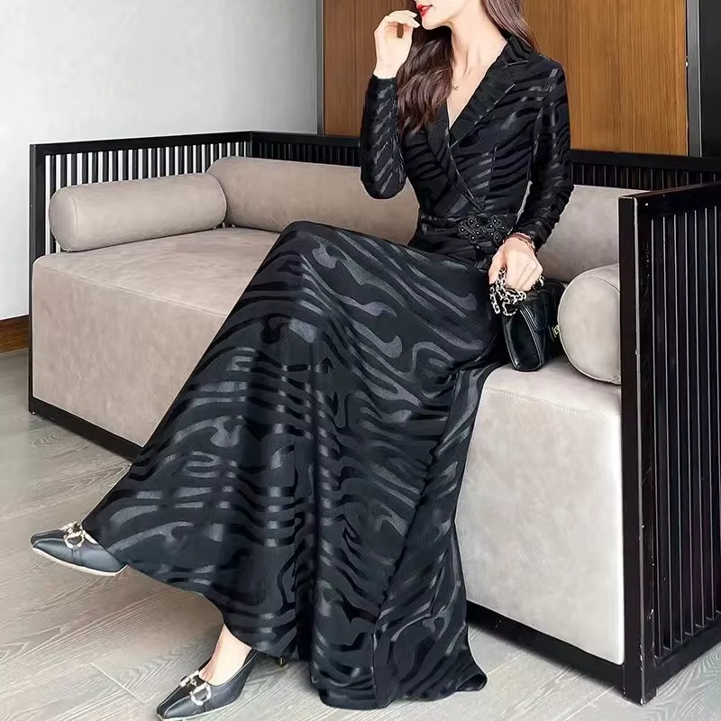 Robe noire amincissante à manches longues pour femmes, robe rayée, tempérament haut de gamme, mère d