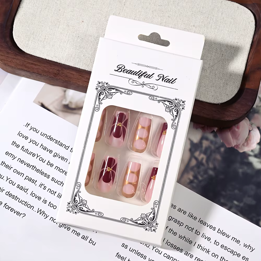 24 pièces bordeaux Floral doré rayure press-on ongles carrés cadeau de manucure fait à la main avec 