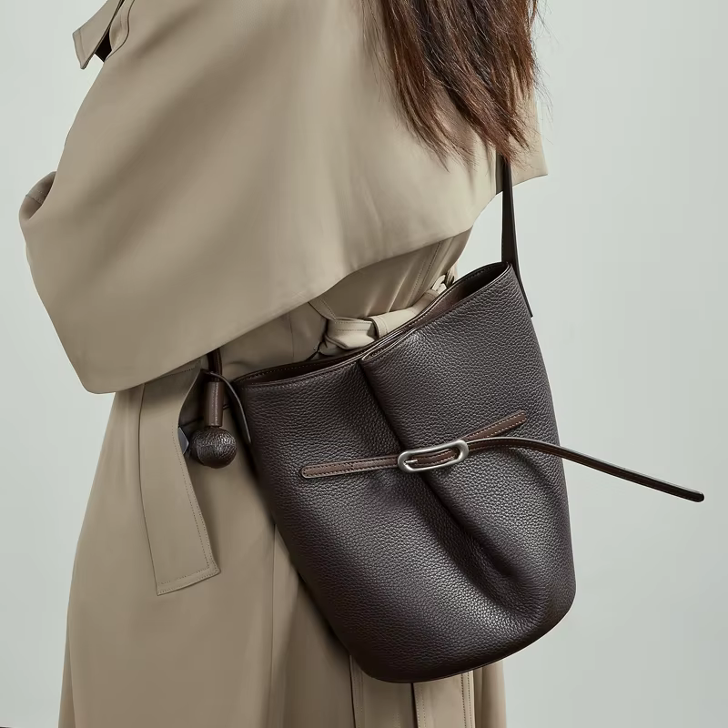 BURMINSA Sacs seau de luxe en cuir véritable pour femmes, sacs à bandoulière minimalistes de créateu