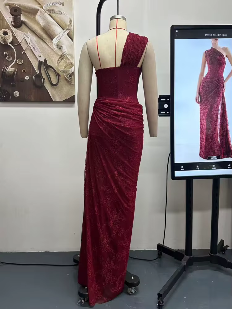 VC Robes longues élégantes en dentelle bordeaux à une épaule pour femme – Robe de soirée drapée coup