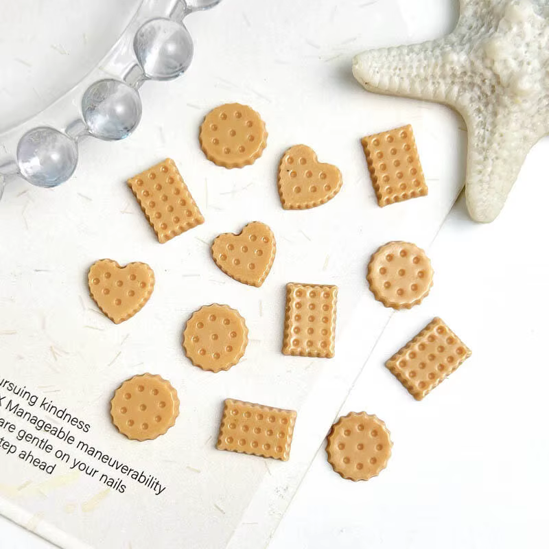 Biscuits ronds en forme de cœur lumineux, 50 pièces, décorations pour Nail Art, trou en résine 3D, B