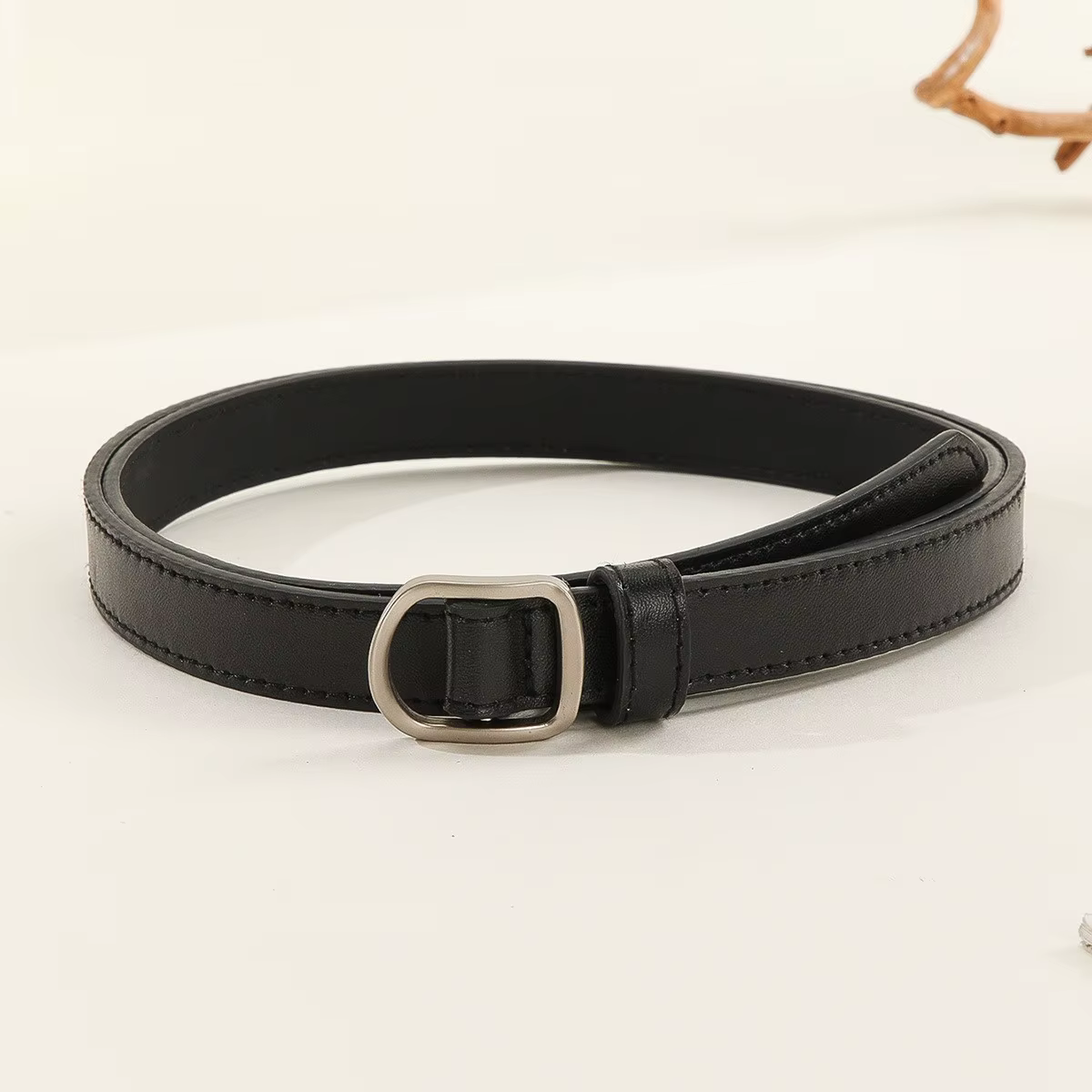 Ceinture paresseuse décontractée Simple perforée pour femmes, associée à des jeans, ceinture en cuir