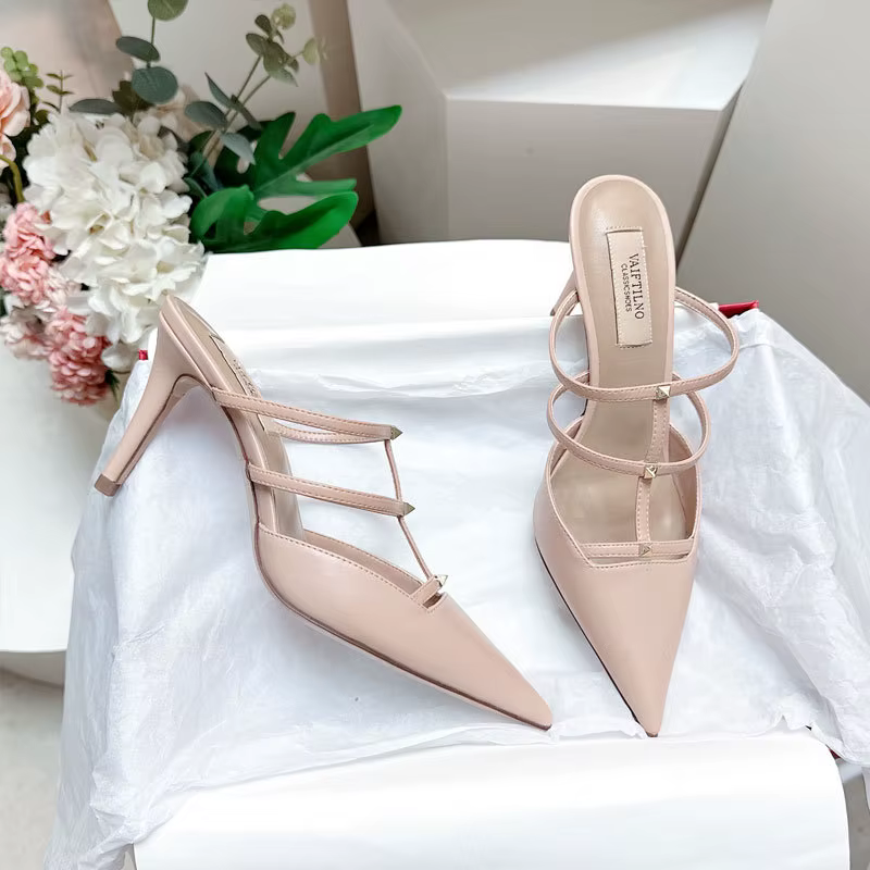 Escarpins à talons hauts et bout pointu, nouvelle collection printemps-été 2026, en cuir, avec rivet