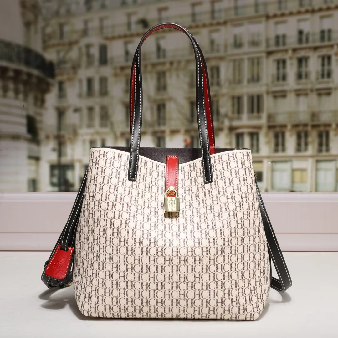 Sac fourre-tout CH Exquisite Monogram avec accroche-cadenas, bretelles de qualité supérieure, coutur