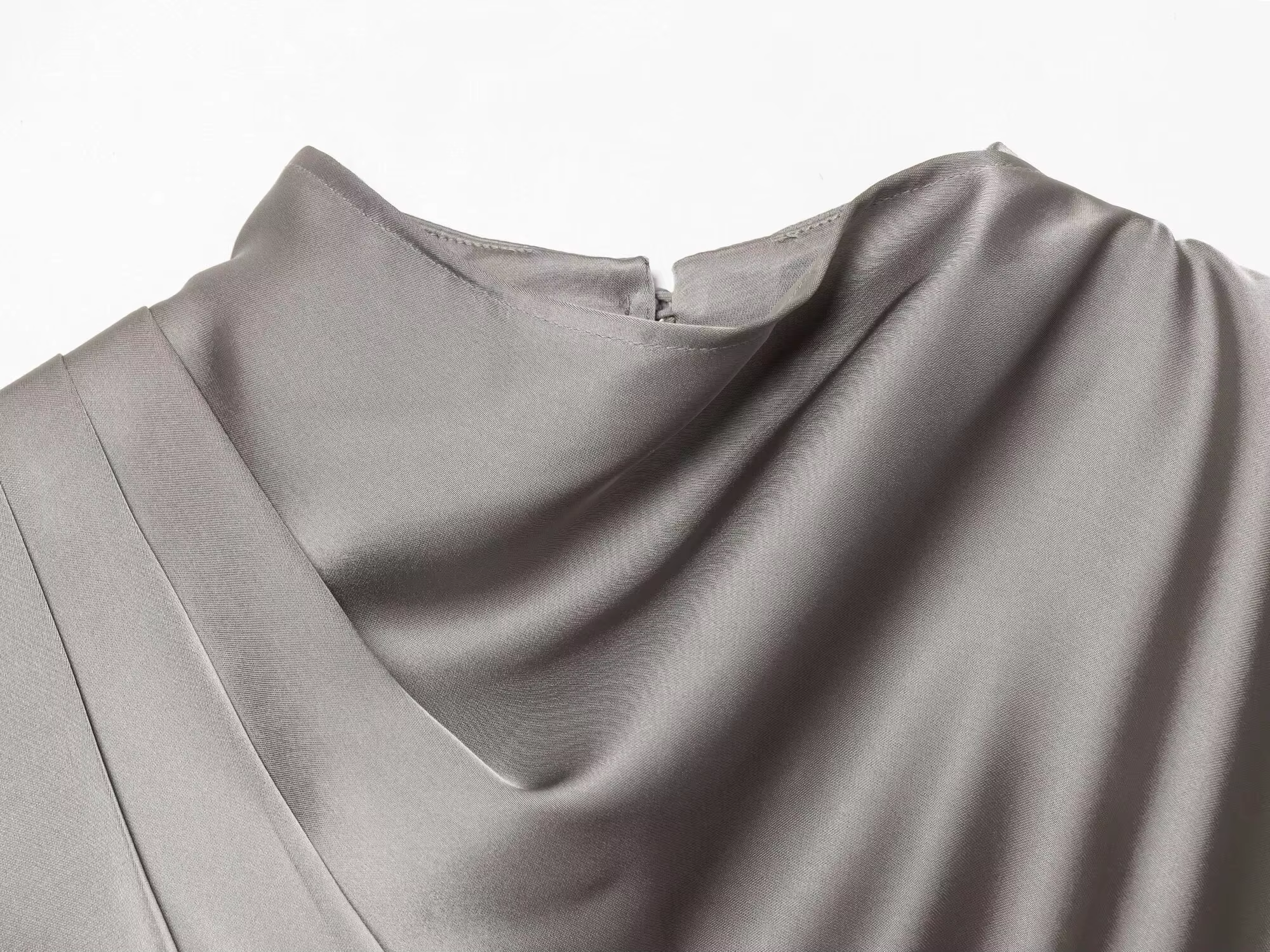 ETJ 2026 printemps nouveau femmes élégant mode châle design satin drapé haut asymétrique froissé che