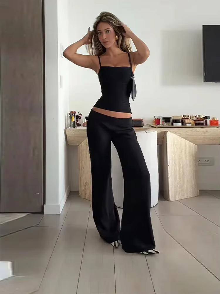 Top court chic à fines bretelles pour femme, uni, froncé, moulant, col bas, coupe ajustée, à porter 