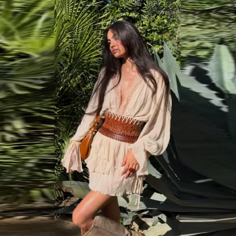 Robes mini plissées élégantes de couleur beige pour femmes, avec dentelle, col en V, manches longues