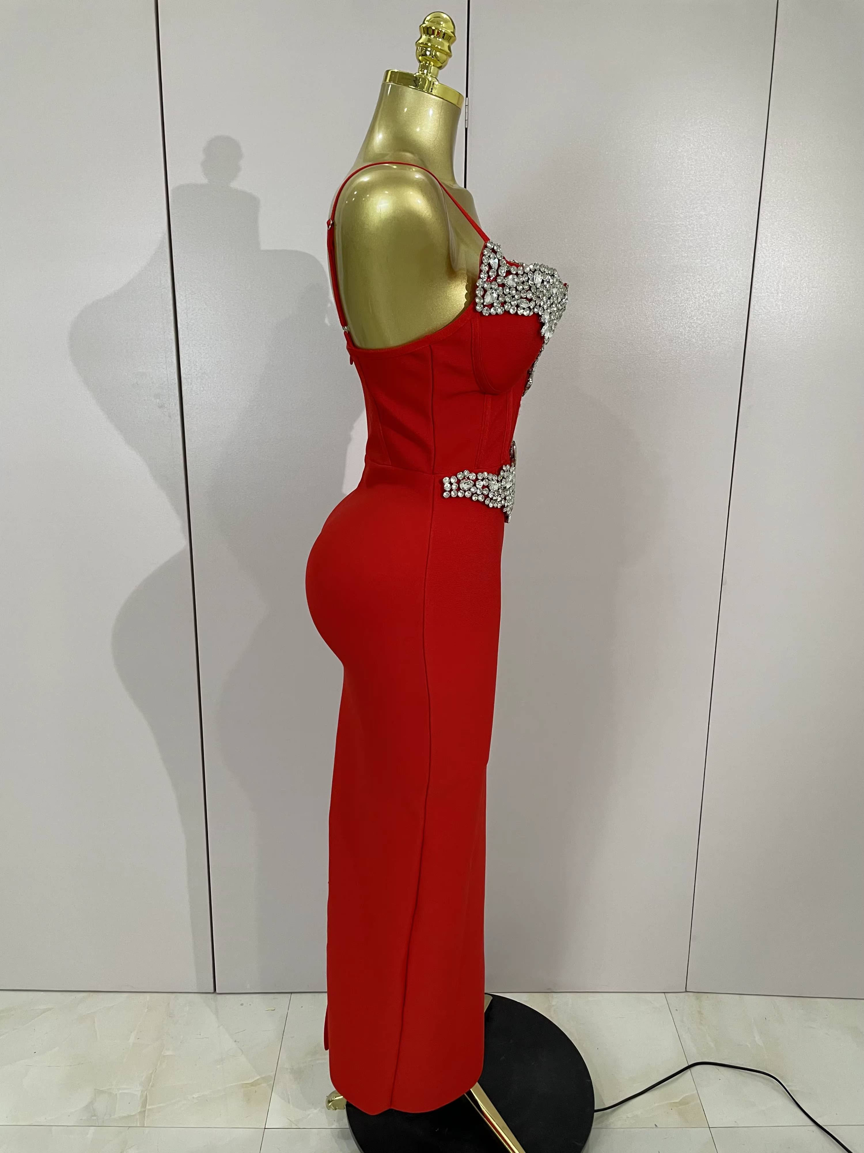 Femmes de luxe diamants Sexy perles pansement longue robe moulante élégante 2025 célébrité soirée fê