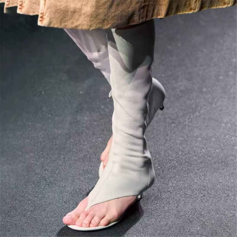 Mode personnalisée pour femmes européennes et américaines avec élasticité à talons hauts et Cliponte
