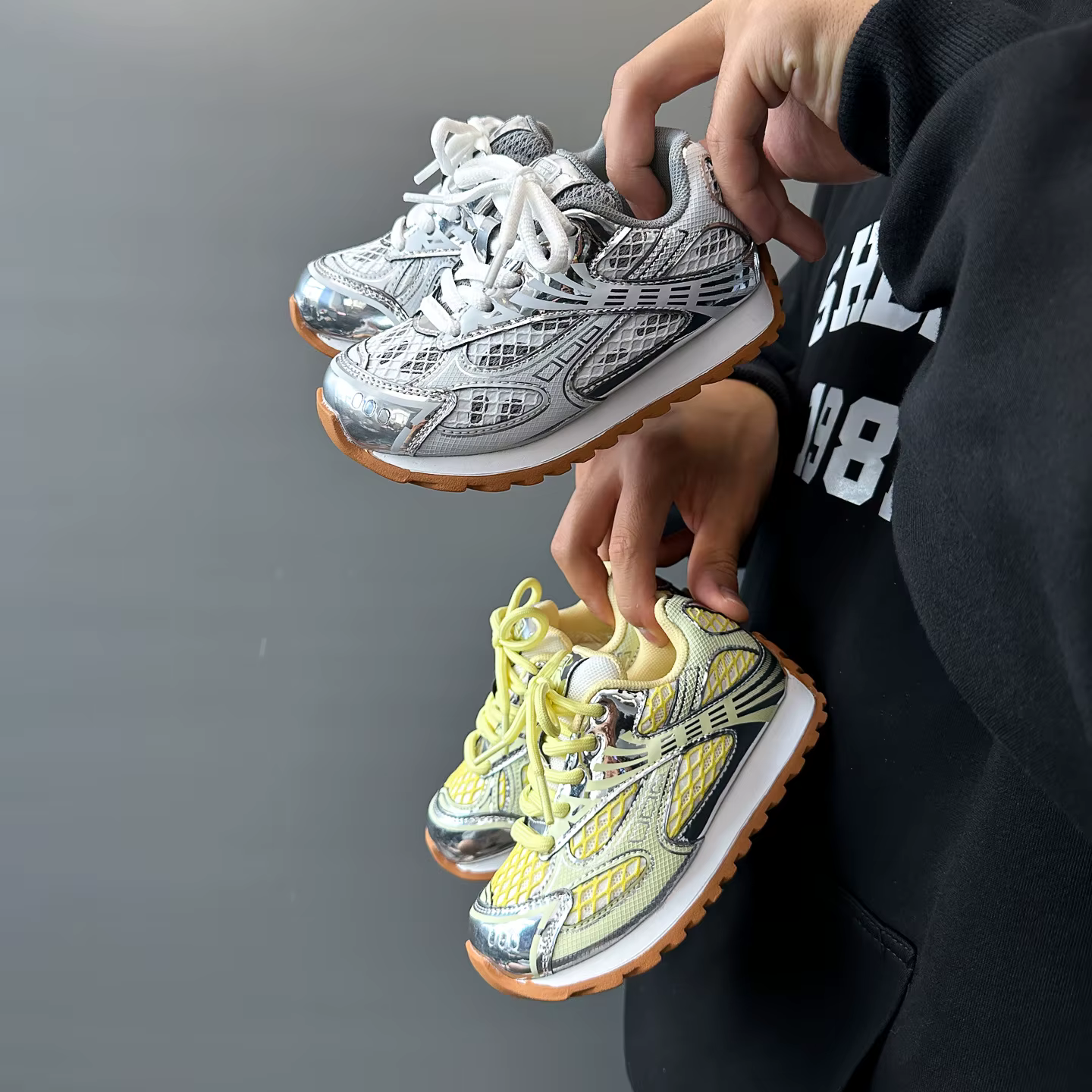 Baskets respirantes en maille de caoutchouc métallique pour enfants, chaussures de marche décontract