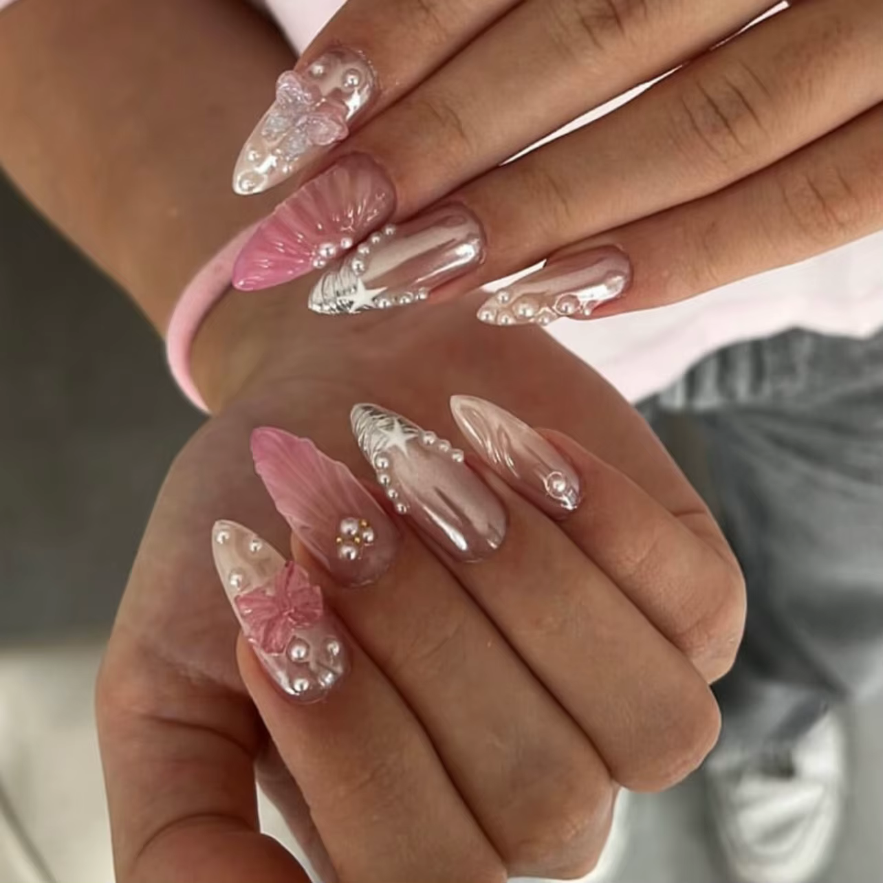 24 pièces doux Cool amande ensemble d'ongles presse sur ongles acryliques 3D Floral papillon faux on