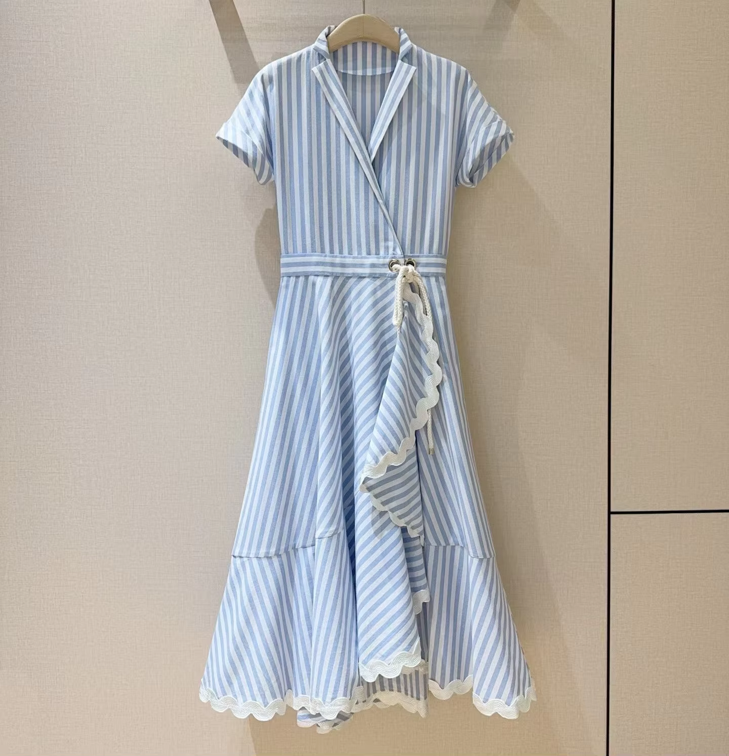 Top qualité nouvelle robe de printemps 2026 mode Style femmes Sexy col en v bleu blanc rayé imprimé 