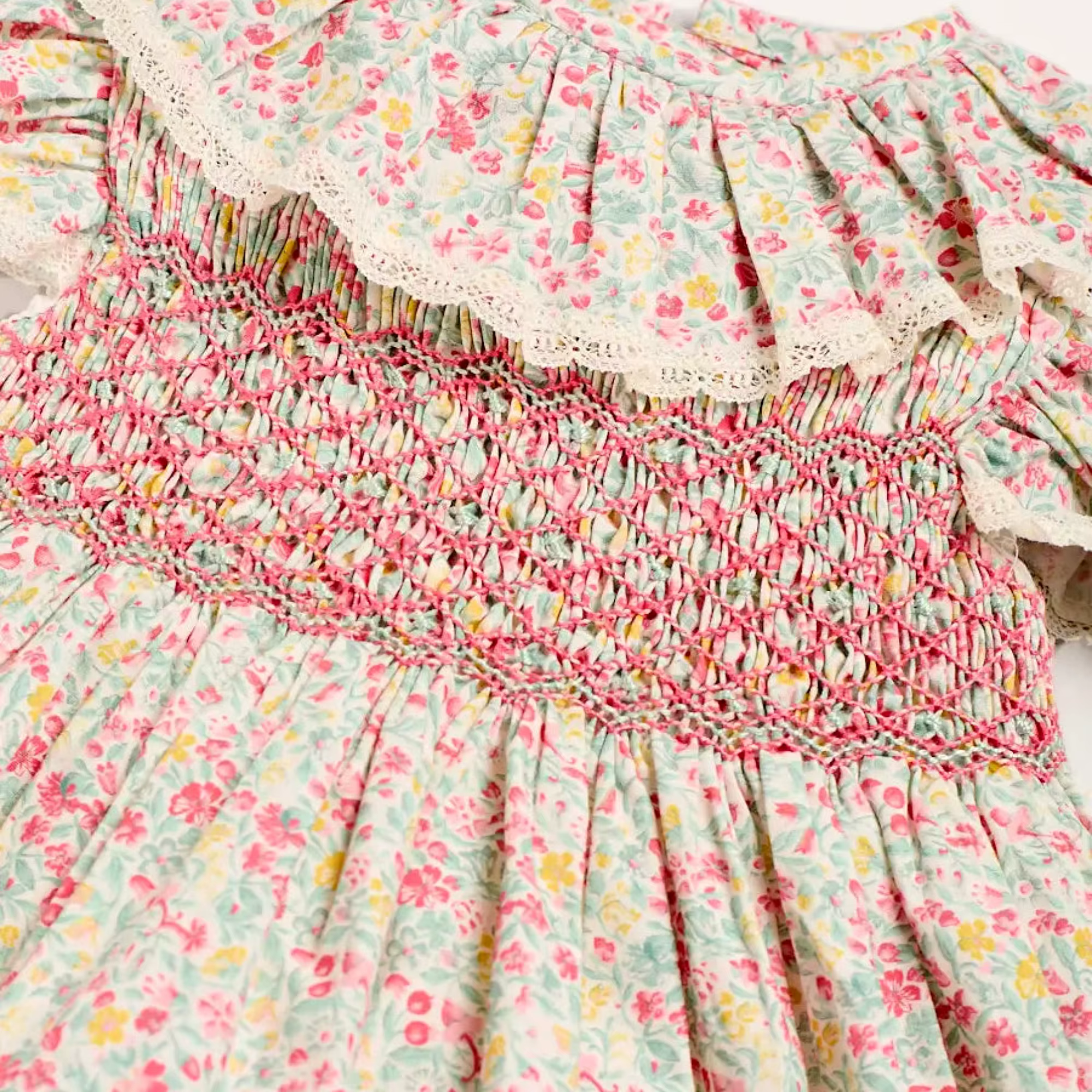 Ensemble 2 pièces pour bébé fille, col à volants smockés à la main, motif floral estival, style vint