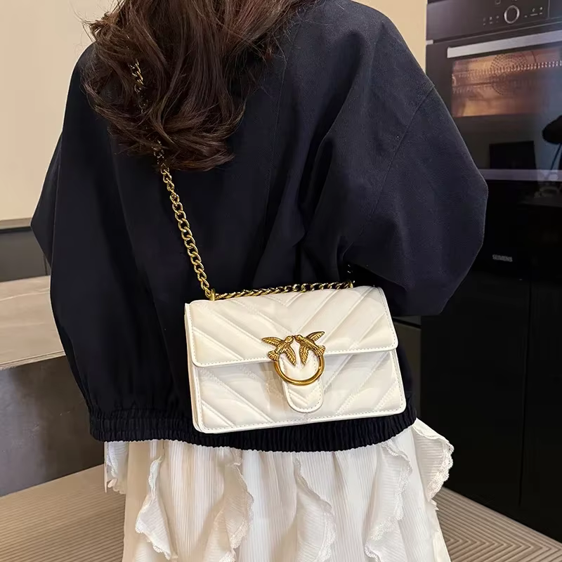 Sac bandoulière moderne en toile pour femme, matériau robuste, sangle réglable, adapté aux essentiel