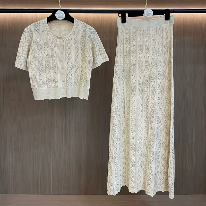 Nouvel ensemble d'été pour femme : cardigan en maille rayé à col rond et manches courtes scintillant