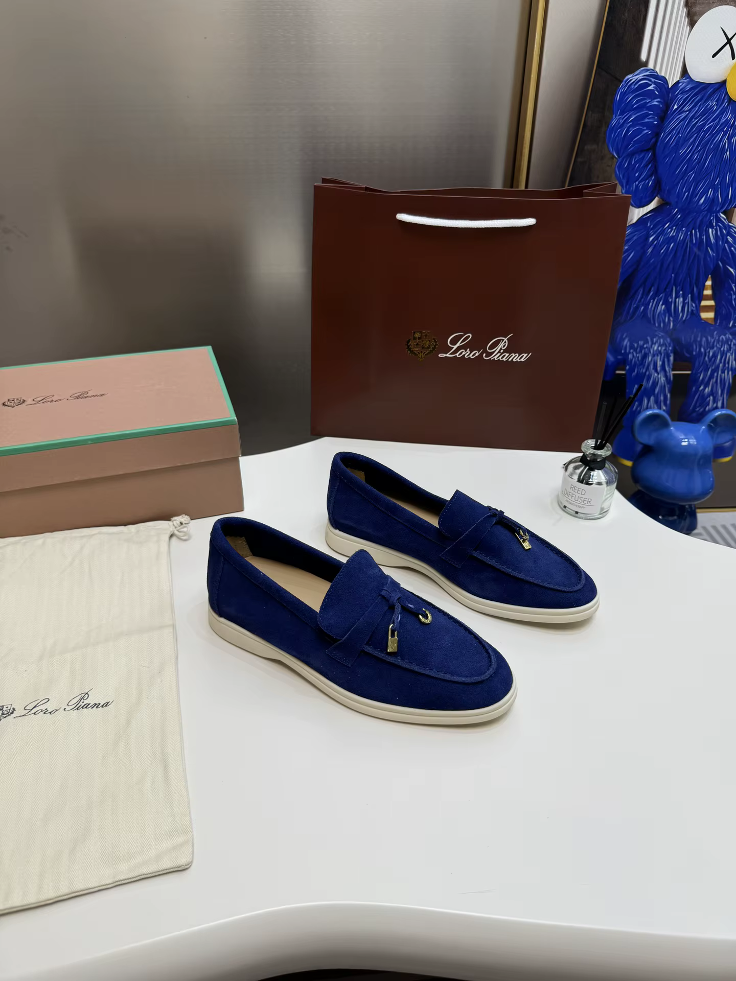 Nouveaux mocassins en daim pour femme Loro Piana Australis 2026, originaux et tendance, avec pompons
