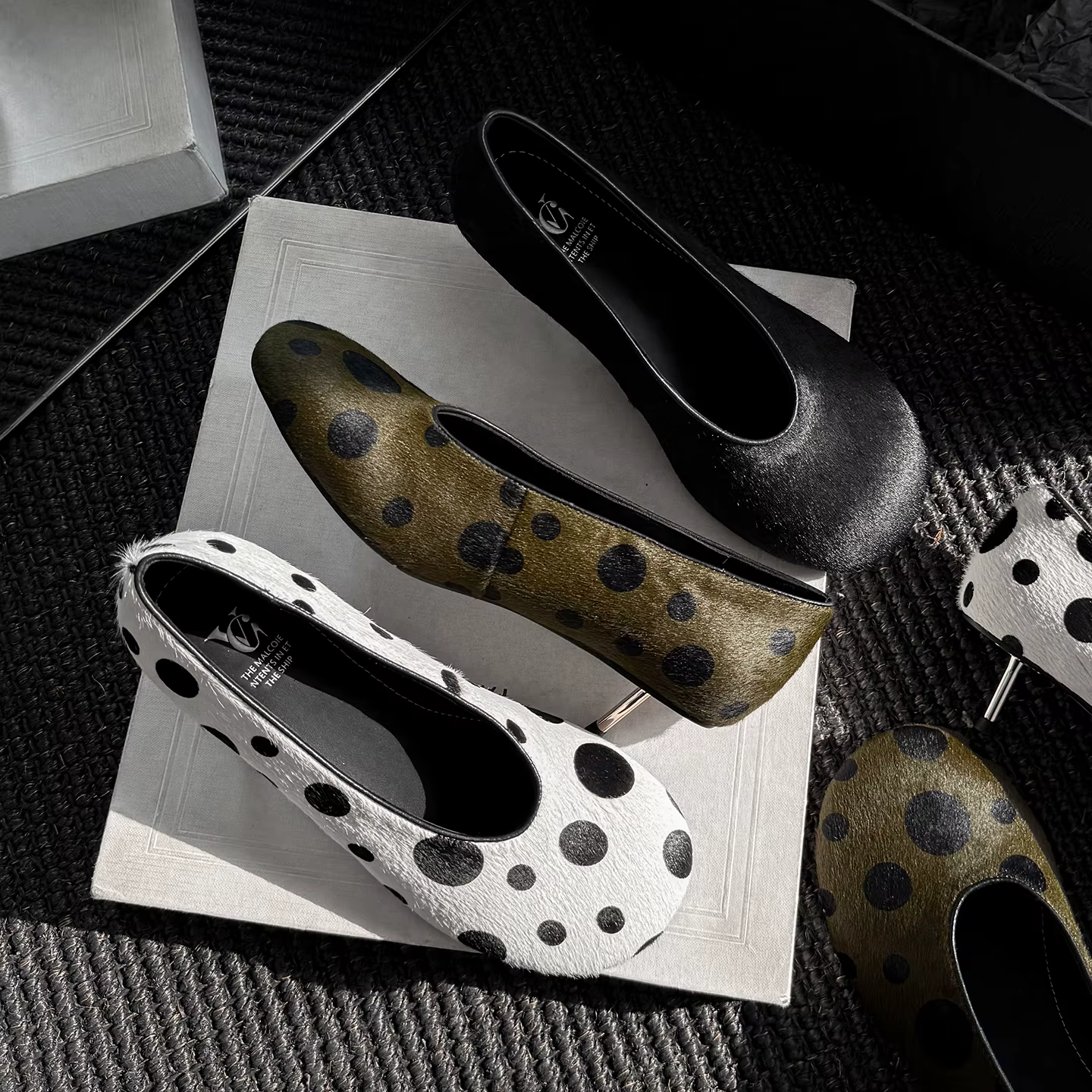 QUTAA 2026 – Escarpins tendance pour femme en cuir verni véritable à pois, talons hauts, à enfiler, 