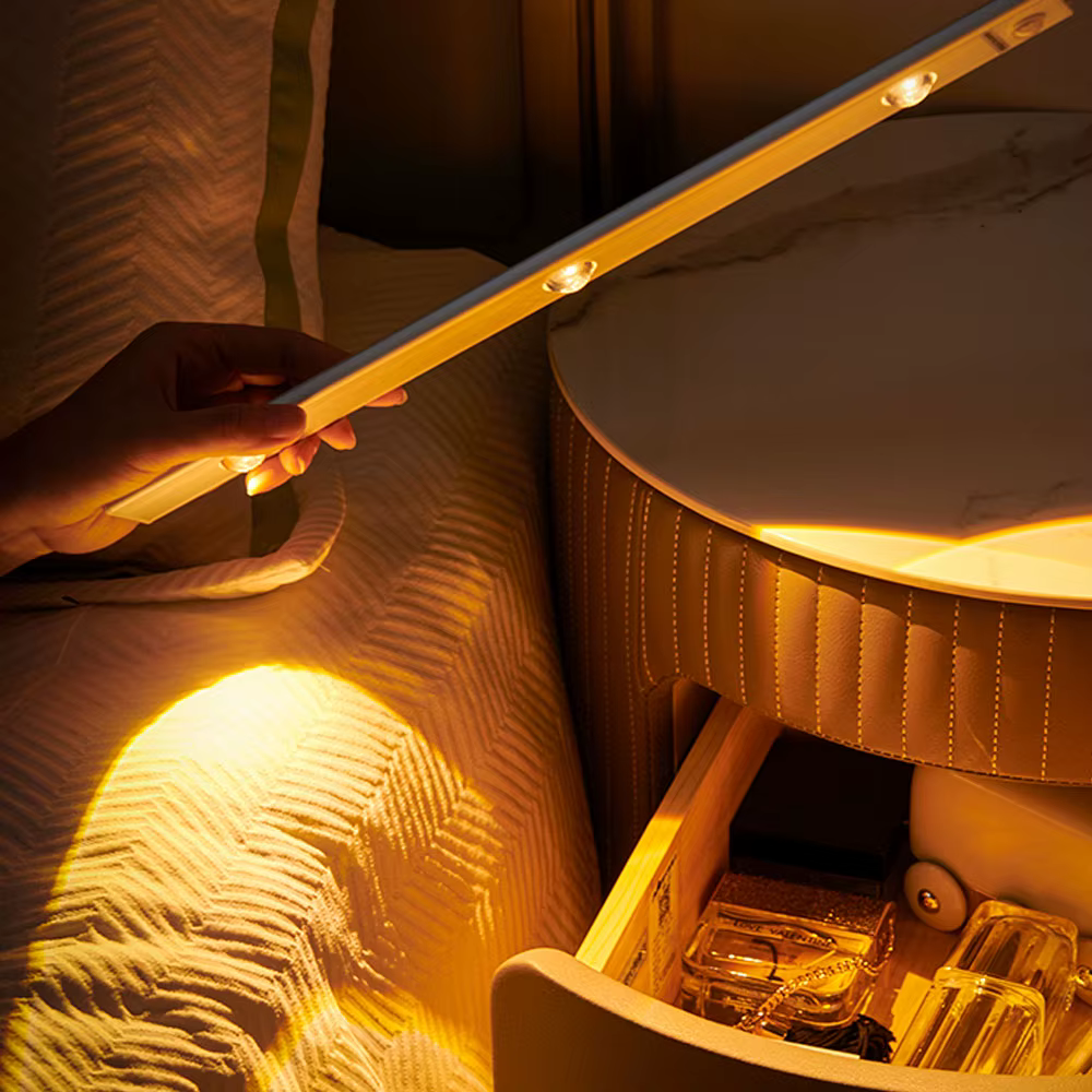Veilleuse capteur de mouvement lumière sans fil Ultra mince USB LED pour armoires de cuisine chambre