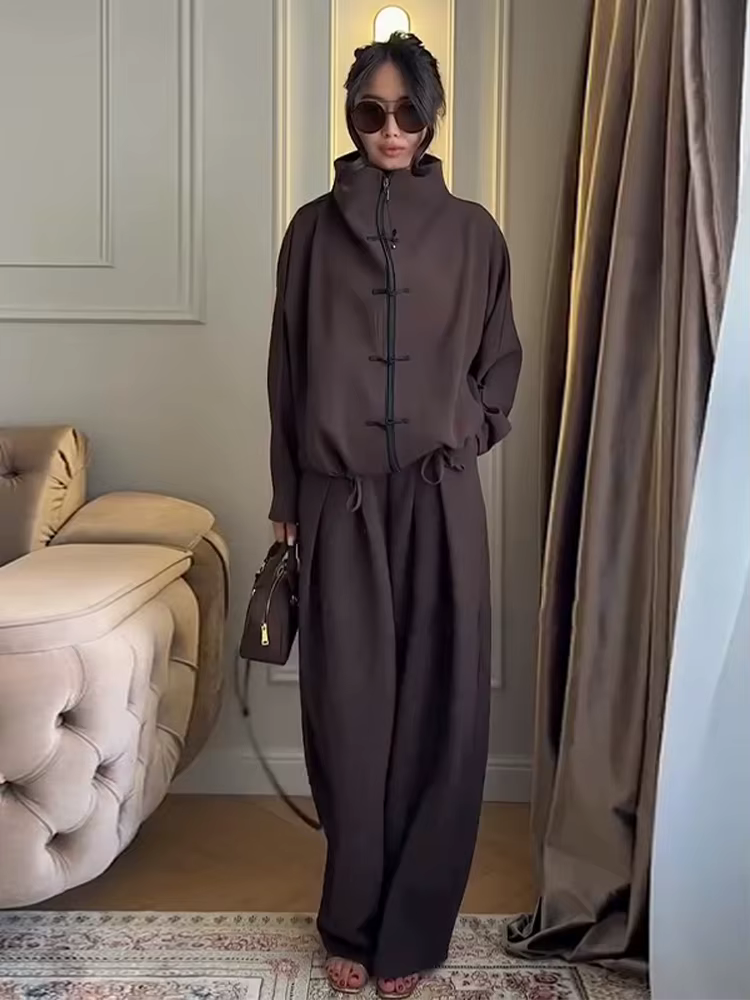 Ensemble deux pièces pour femme : Haut à col montant zippé à manches longues avec nœud et boutons, p