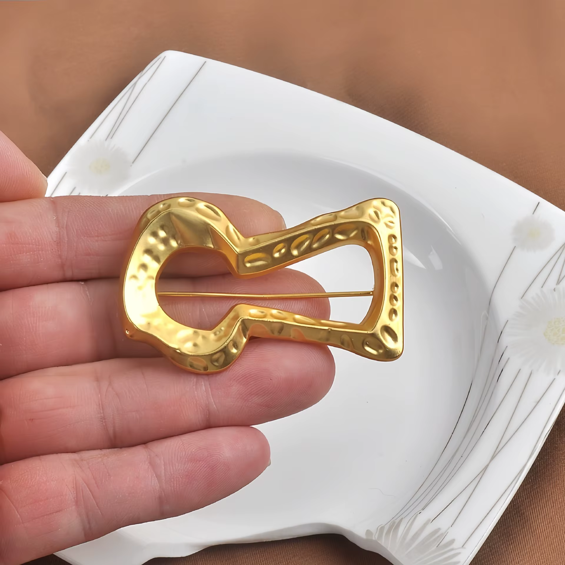 Nouvelle arrivée, grande broche en forme de trou de serrure dorée, épingle à revers tendance pour ma