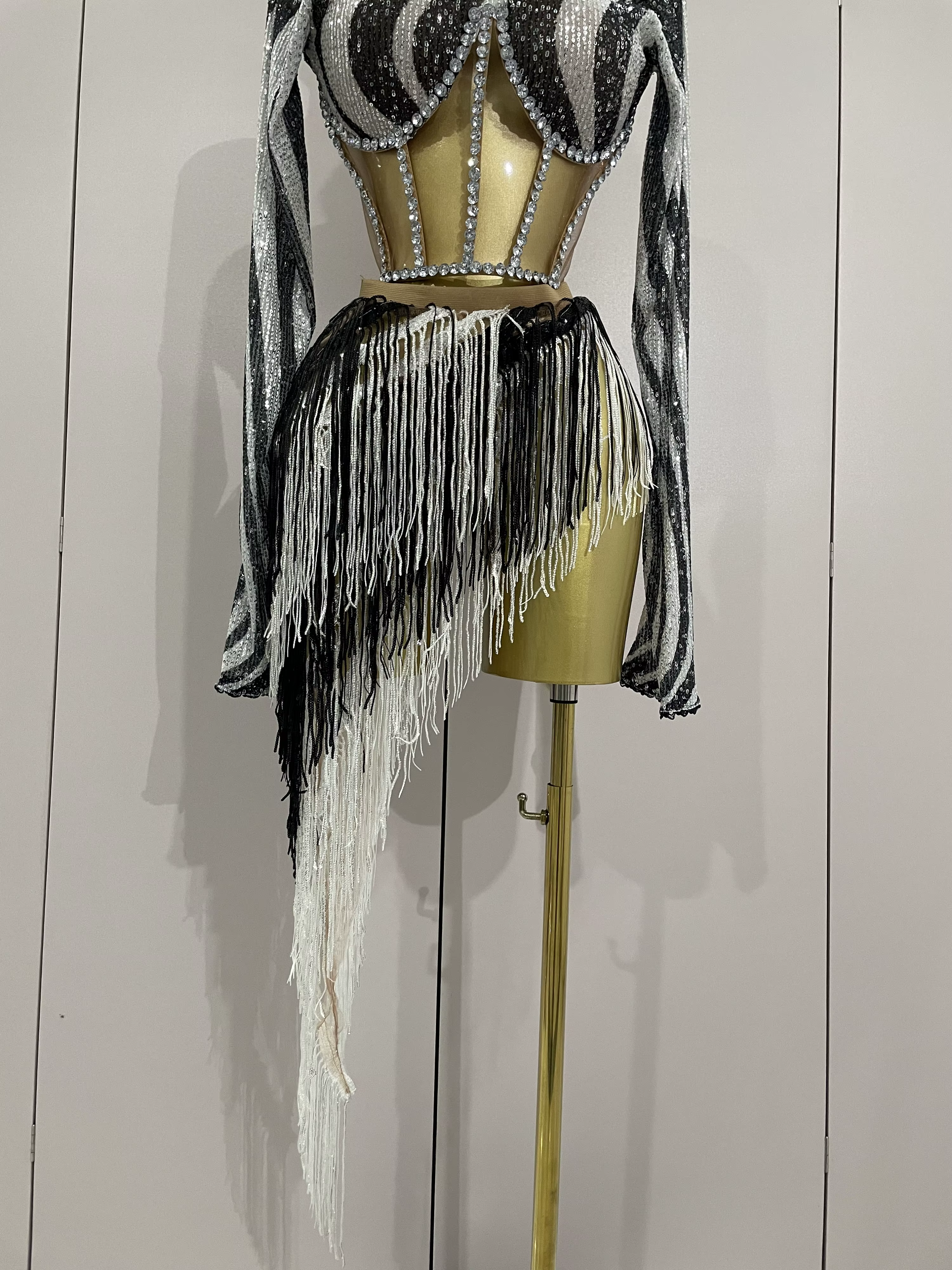 Ensemble deux pièces en maille à manches longues pour femmes, avec des pompons et des paillettes bri