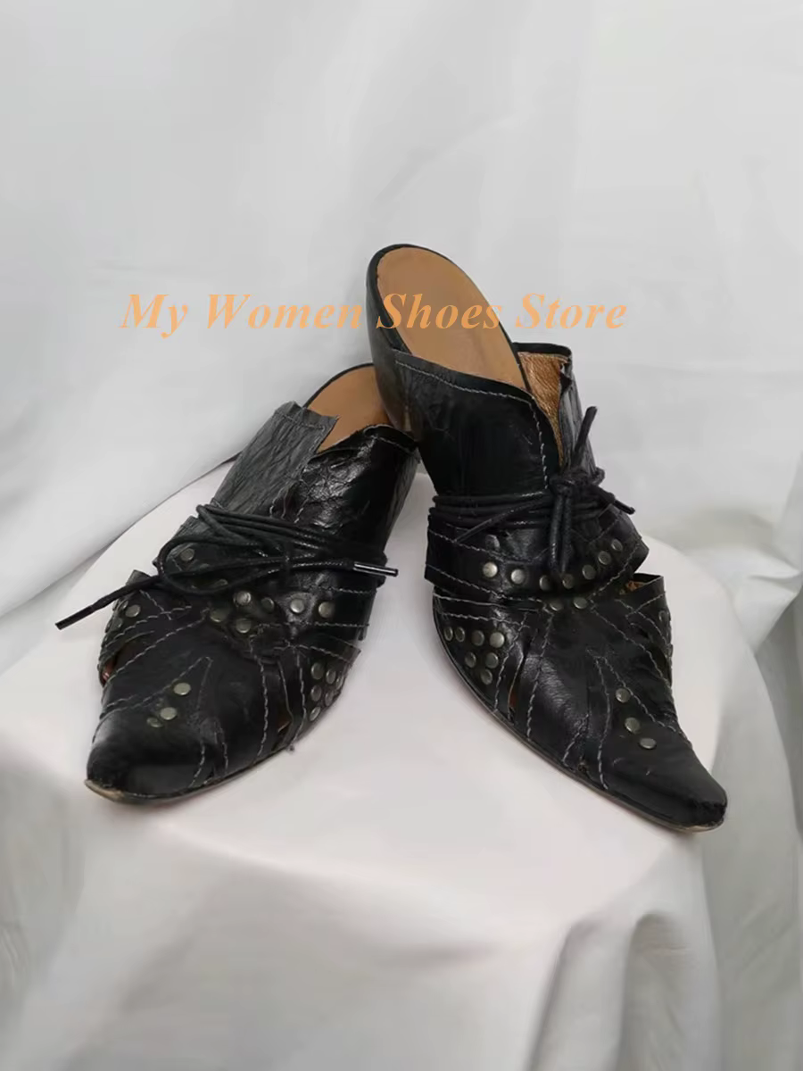 Mules à rivets et lanières, bout pointu sexy, en cuir noir mat, style défilé, collection Printemps-É