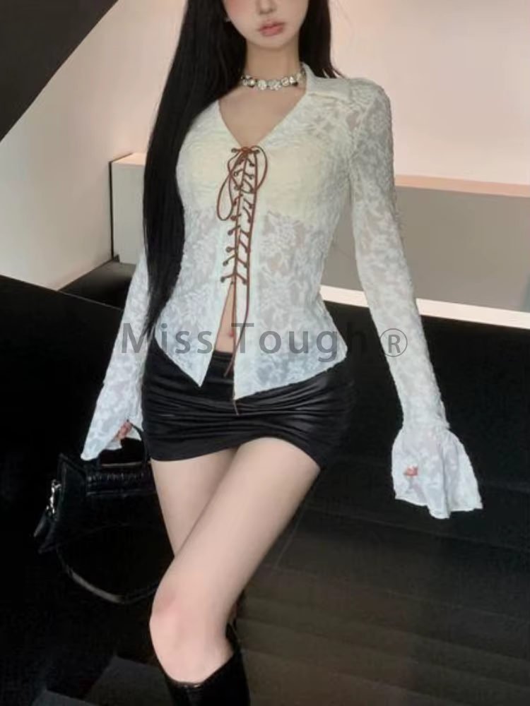 Chemise à col en V à manches évasées en dentelle pour femmes, chemise de base solide, haut une pièce