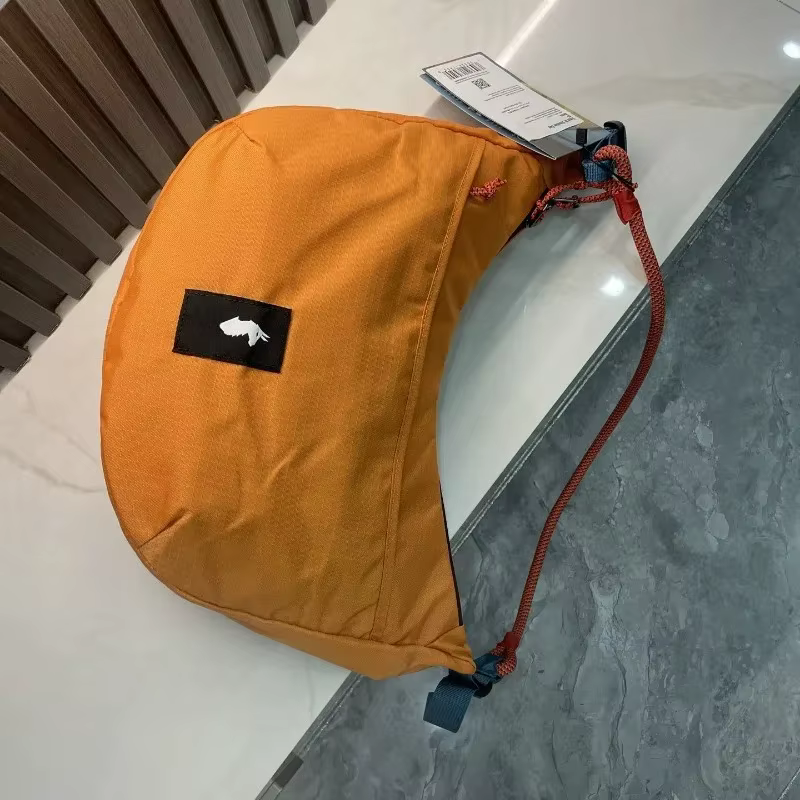 Sac à bandoulière en nylon pour femme 2026 avec design contrasté, sac bouffant, simple et léger