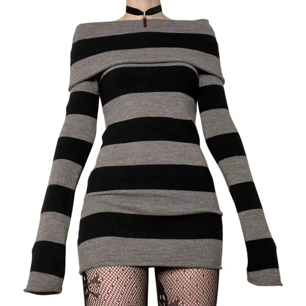 Mini robe moulante rayée pour femmes, col bateau, épaules dénudées, manches longues, courte, envelop