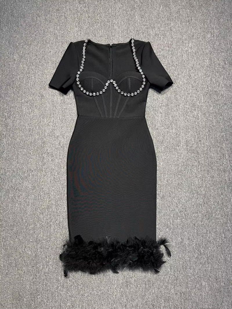 Robe à bandes pour femmes, couleur noire, Sexy, manches courtes, col carré, plumes, moulante, mi-mol
