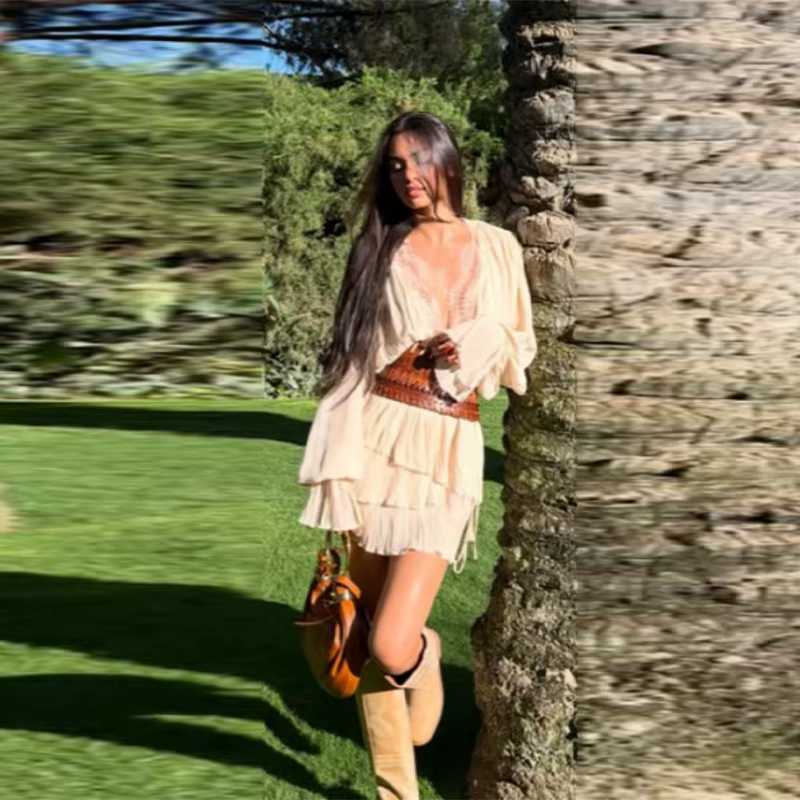 Robes mini plissées élégantes de couleur beige pour femmes, avec dentelle, col en V, manches longues