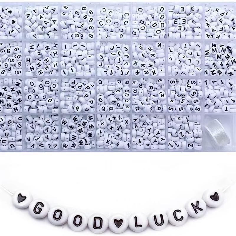 Ensemble de perles en acrylique avec lettres de l'alphabet anglais, kits avec cordons commandés pour