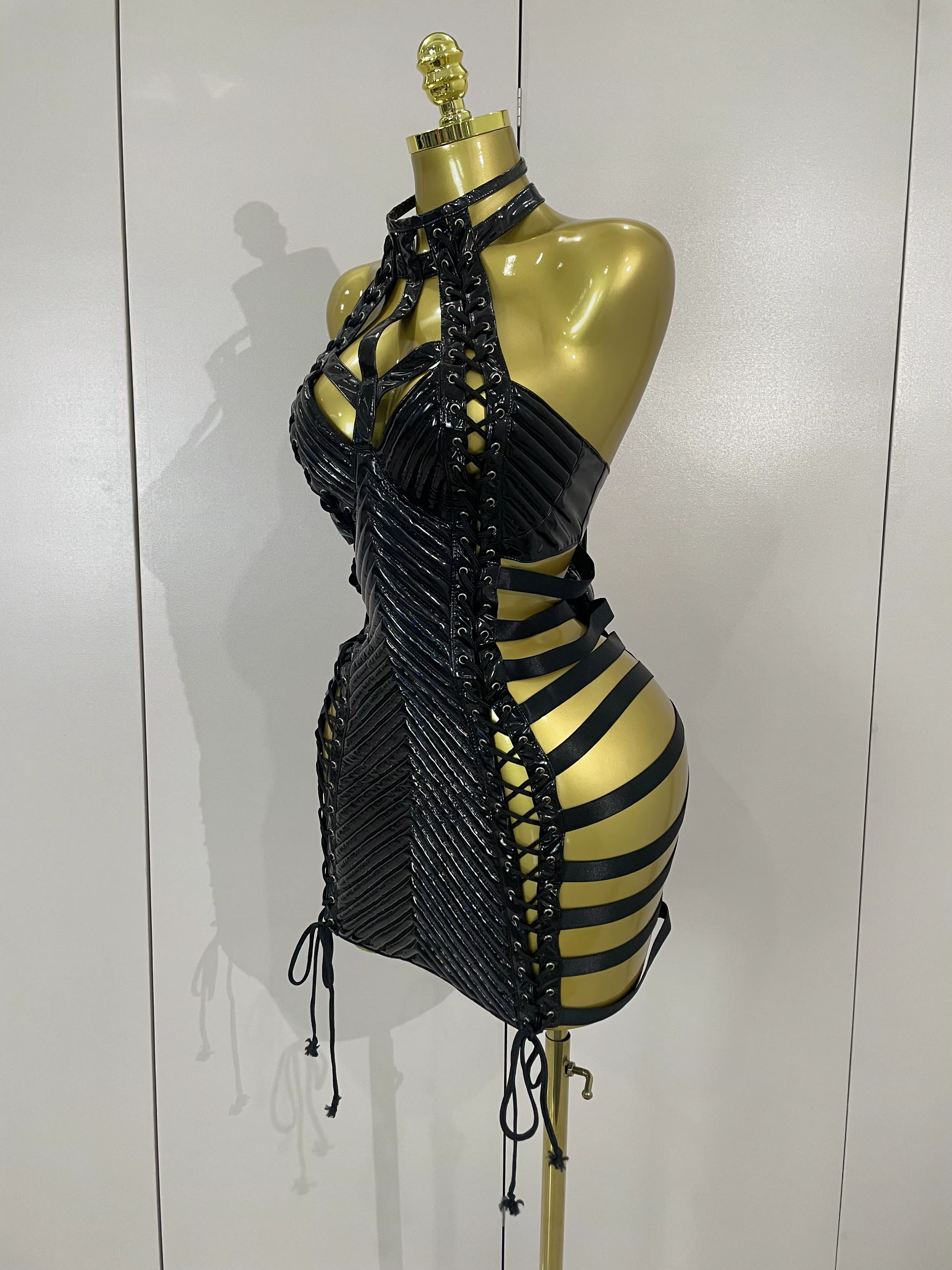 Robe courte en cuir noir pour femmes, Sexy, ajourée, gothique, col licou, chanteur de danse Gogo, di