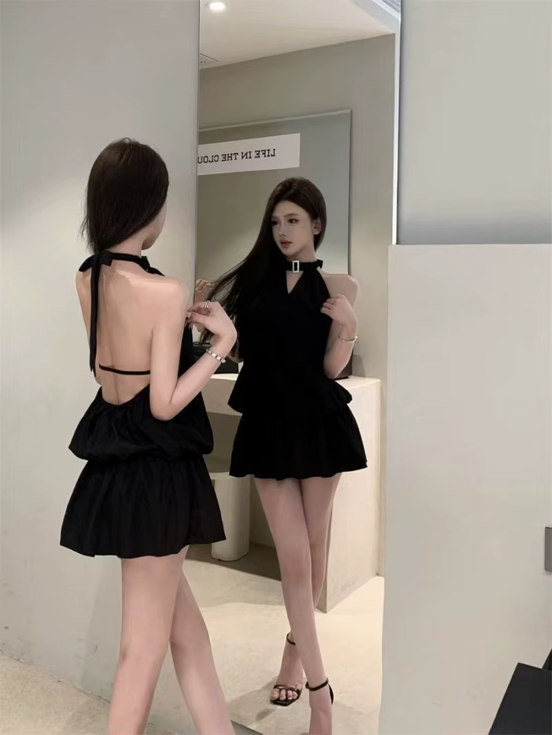 La nouvelle robe dos nu à col licou de couleur unie de Y2K est une jupe courte sexy, élégante et ami