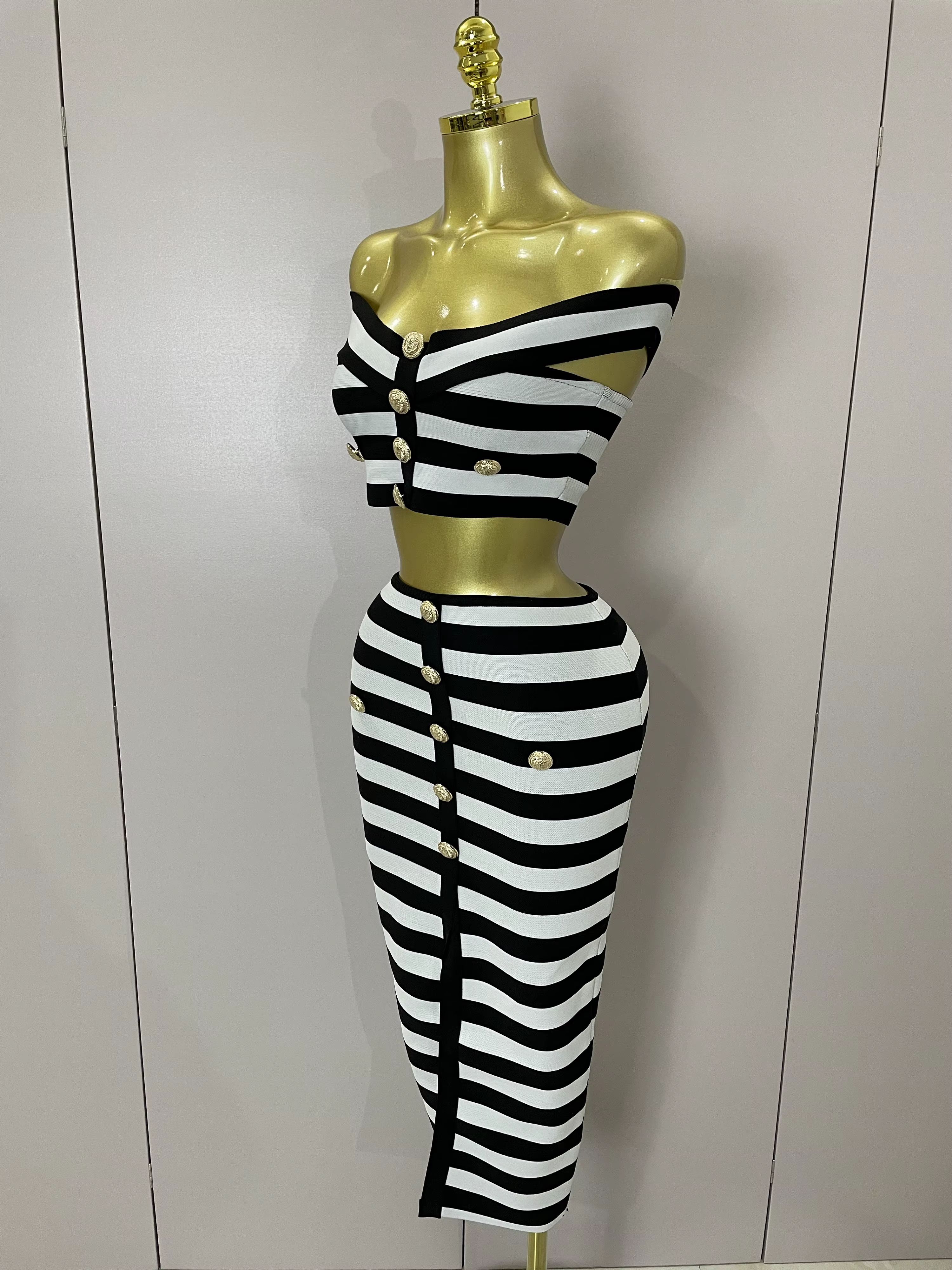 Mini ensemble deux pièces à bandes pour femmes, épaules dénudées, boutons rayés, Sexy, célébrité, st