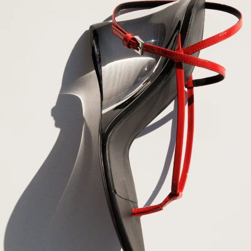 Sandales compensées transparentes sexy été 2026, chaussures polyvalentes à boucle pour défilés de mo