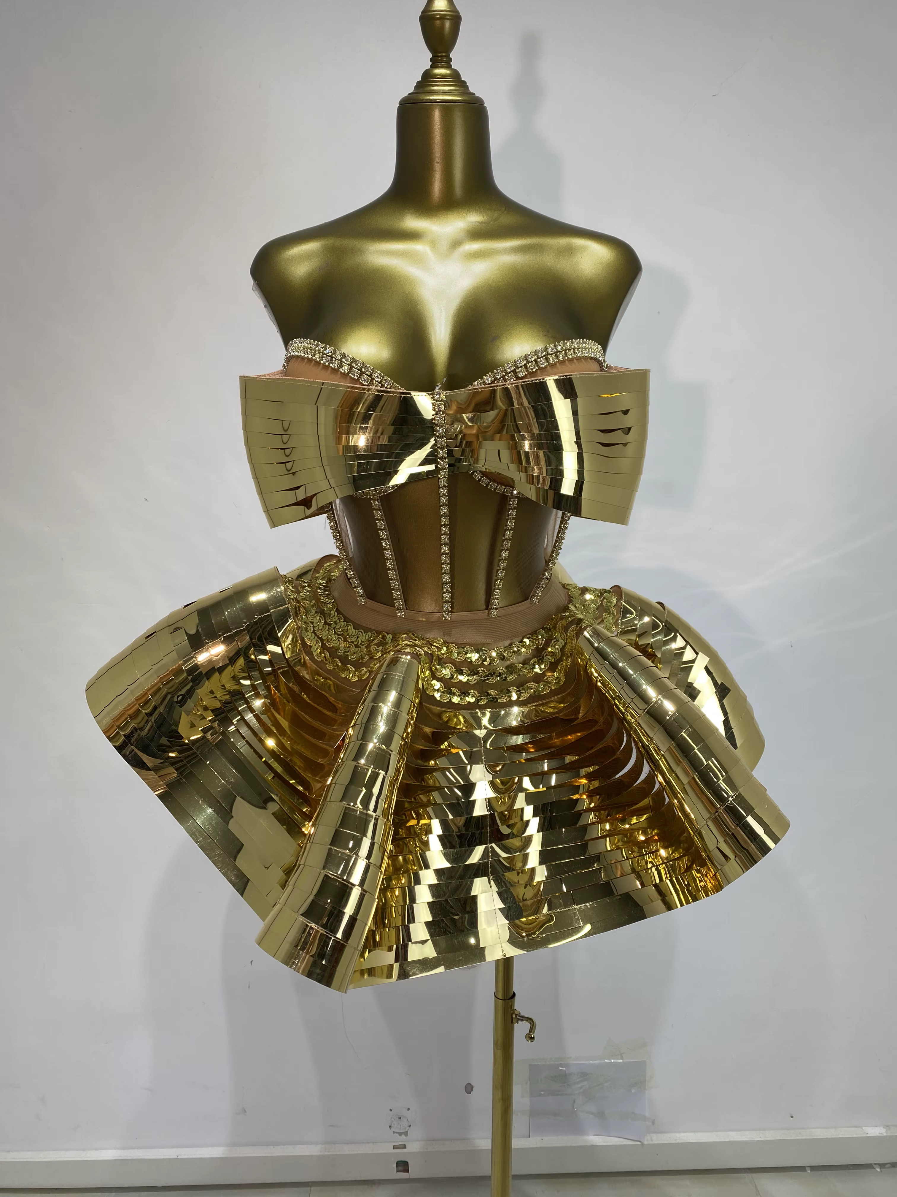 Costumes de danseuse de discothèque, Bustier miroir doré, haut Corset et Mini jupe bouffante, 2 pièc