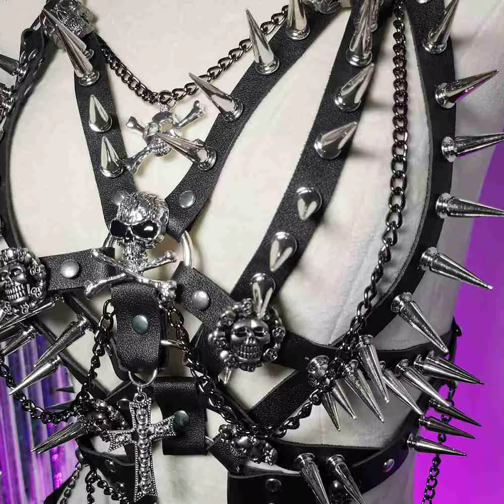 Haut Gothique Punk Rock pour Femme avec Crânes et Clous, Chaîne Croisée, Style Y2K, Halter, Vêtement