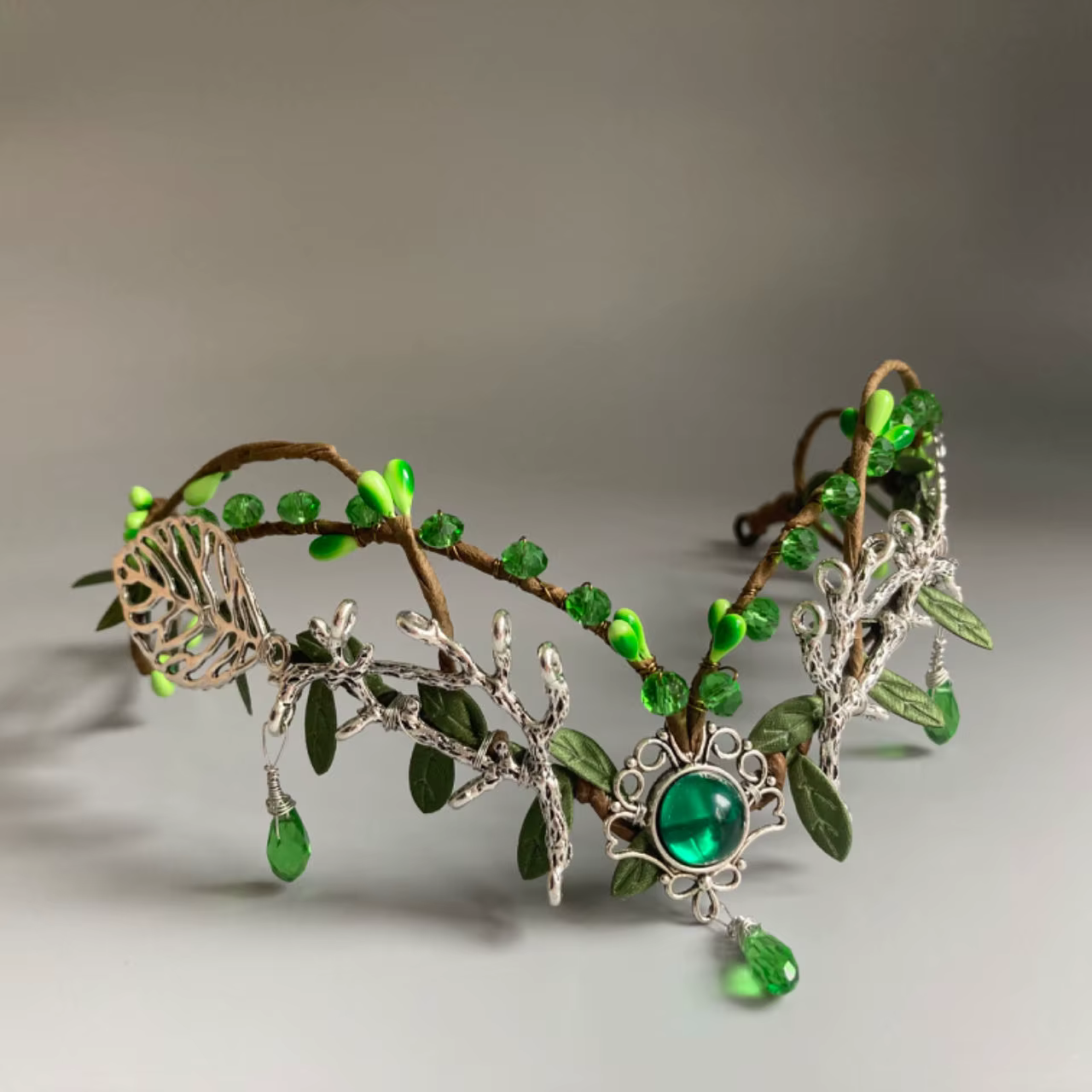 Diadème de la forêt d'émeraude enchantée, calcul de la terre, lune avec branches, couronne dégradée,