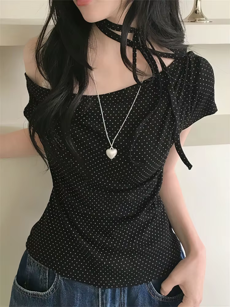 Haut d'été élégant à pois avec nœud, épaules dénudées, t-shirt asymétrique à manches courtes pour fe