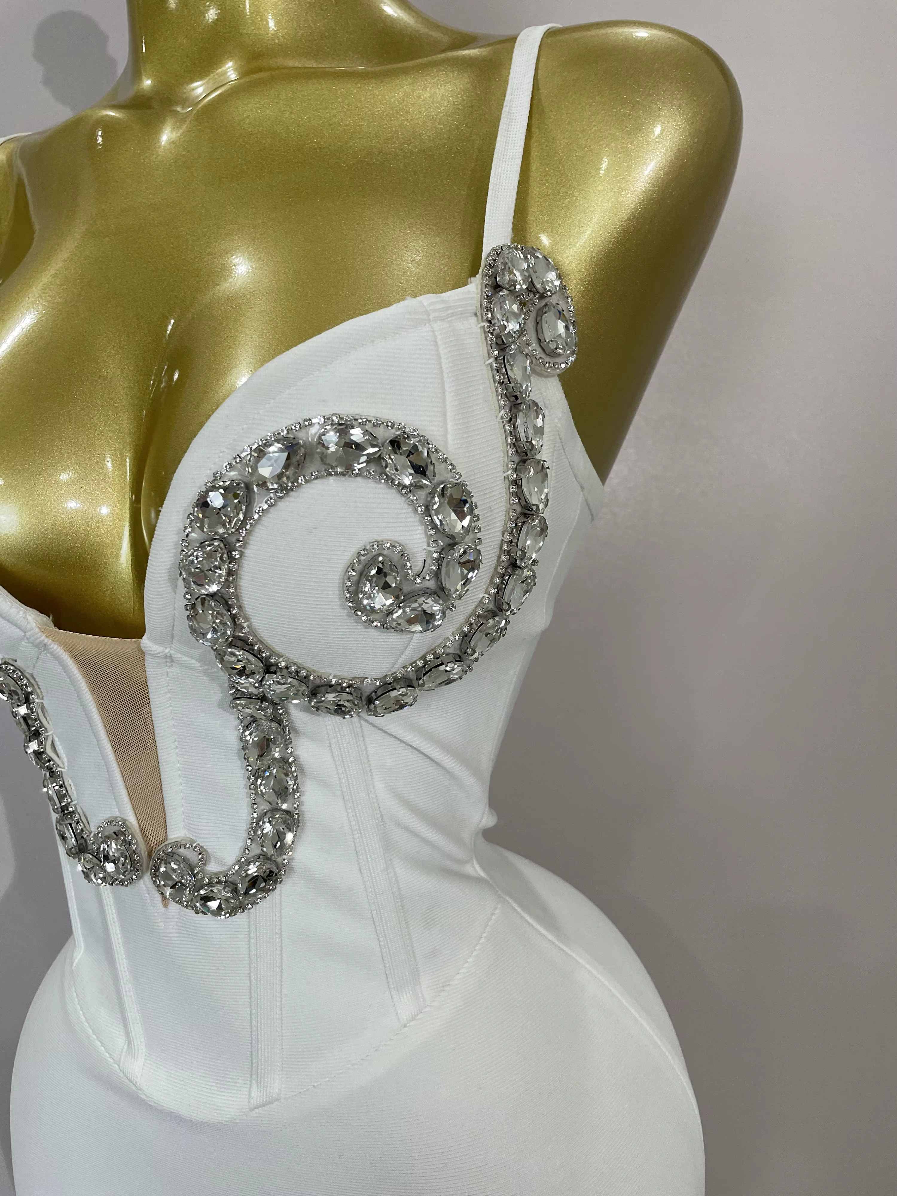 Robe à bandes blanche, Sexy, bretelles Spaghetti, col en V, cristal, sans manches, élégante, soirée,