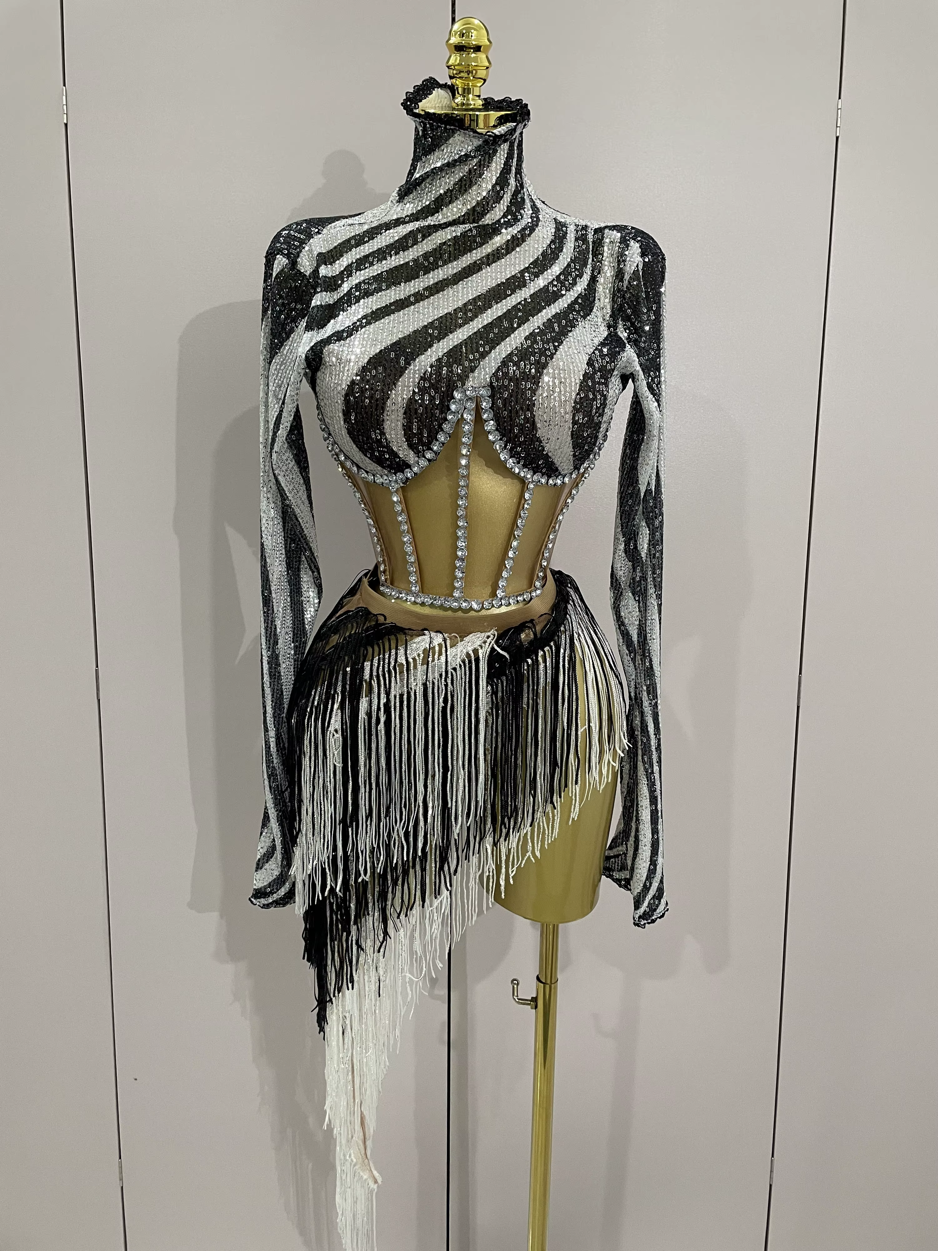 Ensemble deux pièces en maille à manches longues pour femmes, avec des pompons et des paillettes bri