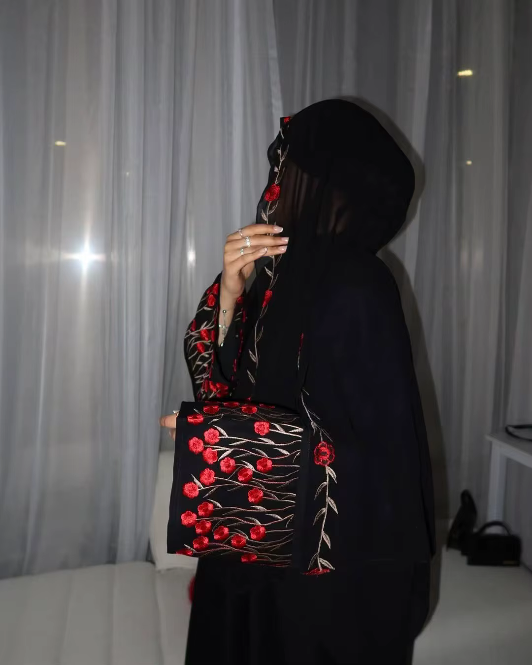 Vêtements islamiques broderie de fleurs noires Abayas pour femmes Cardigan de dubaï musulman saoudie