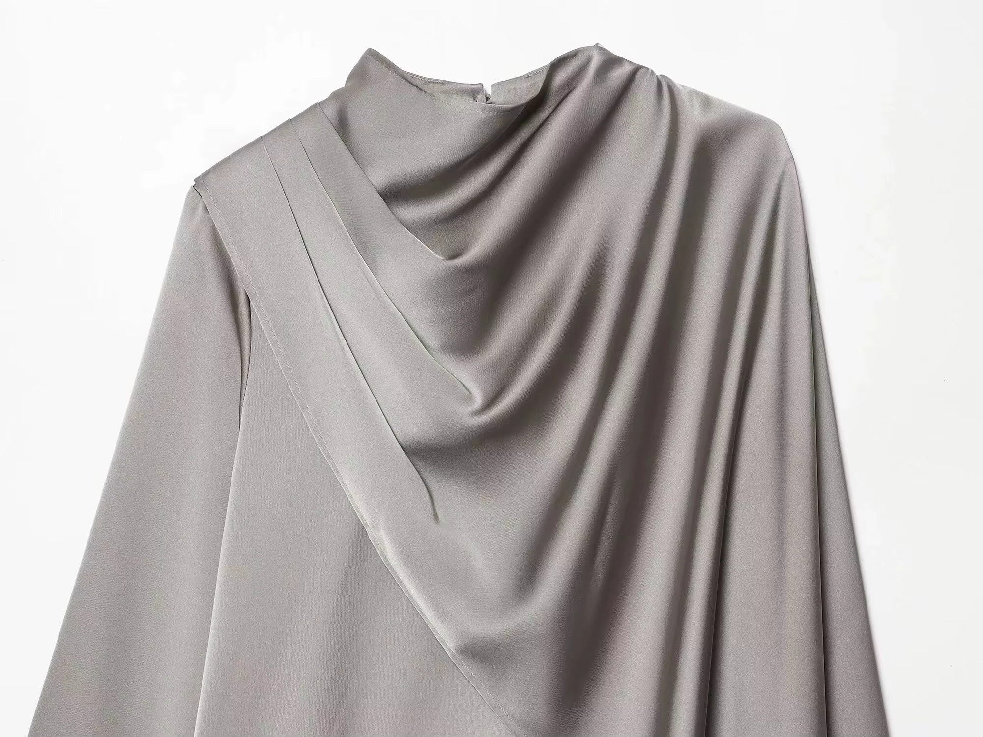 ETJ 2026 printemps nouveau femmes élégant mode châle design satin drapé haut asymétrique froissé che
