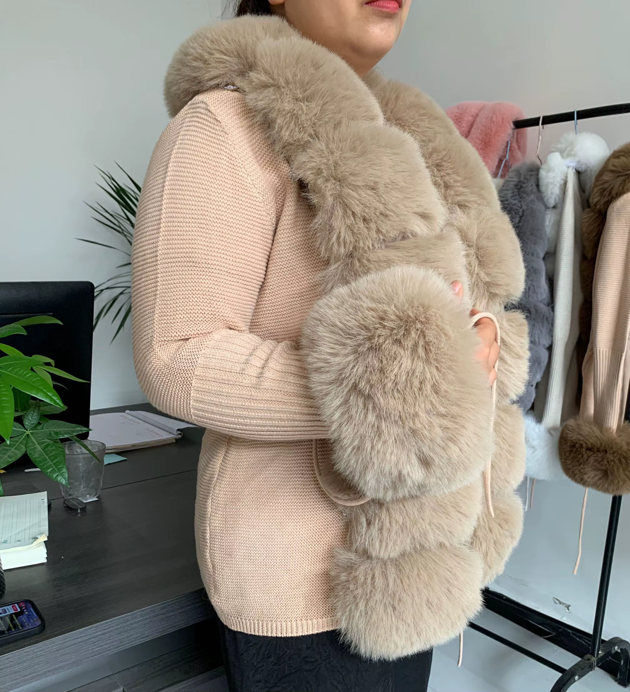 Femmes fausse fourrure tricot pull cardigan printemps automne élégant pull tricoté avec fausse fourr