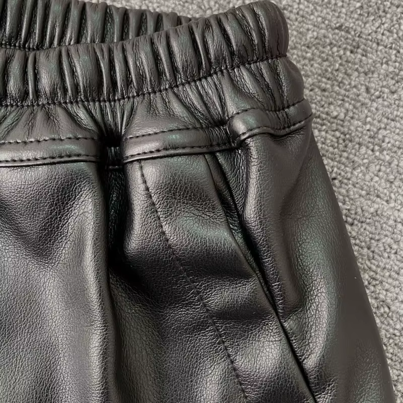 Shorts en cuir PU pour femmes HKSH 2026, style sombre RO, fente latérale, bloc de couleur, taille él