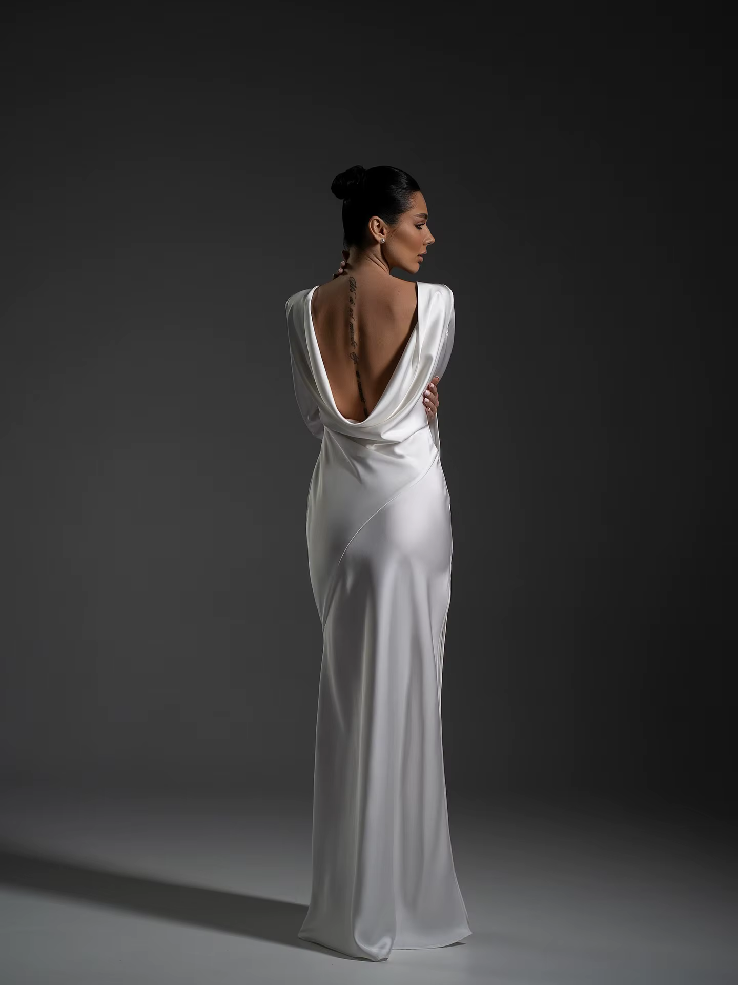 Robe de bal élégante en satin blanc avec fente haute, manches longues en taffetas, robe de mariée mo