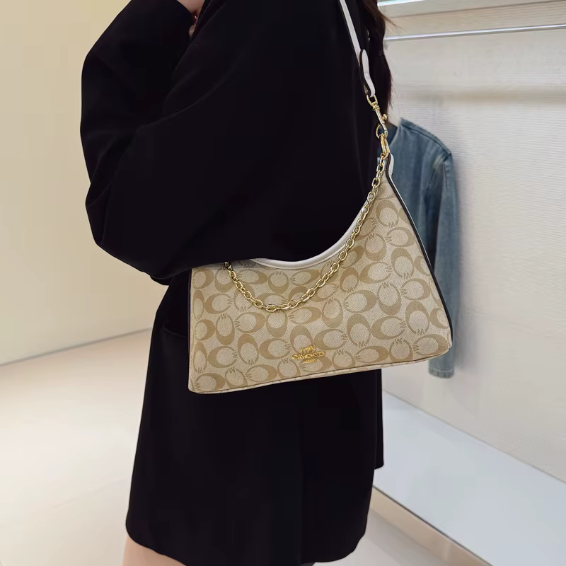 Sac à couches de luxe imperméable avec doublure spéciale qui garde les articles au sec et propres pa